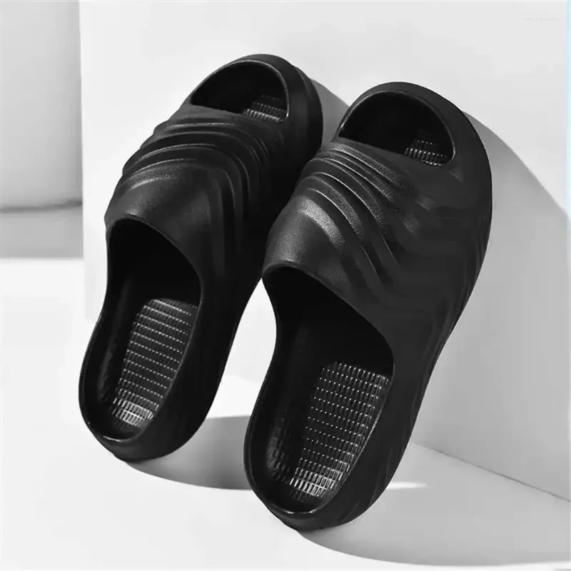 Slippers Summer Evalet صندل مريح للرجال أحذية بيضاء أحذية مضادة للانزلاق النعال