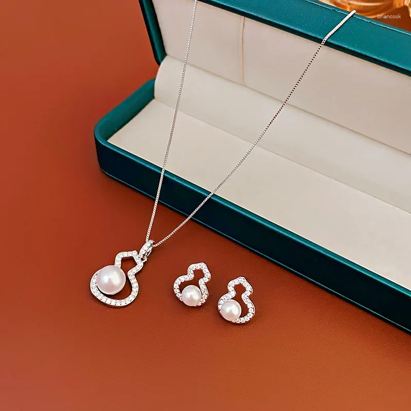 Collier boucles d'oreilles ensemble classique exquis Zircon gourde perle pendentif boucle d'oreille pour les femmes lumière de luxe mode chaîne claviculaire cadeau en gros