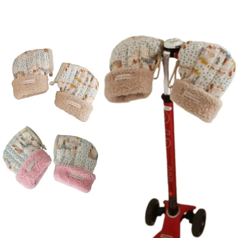 Windproof Infant Stroller Hand Muffs Outdoor Sports Mittens Cartoon Printed Hands Warmer Scooter Accessory for Winter 240123