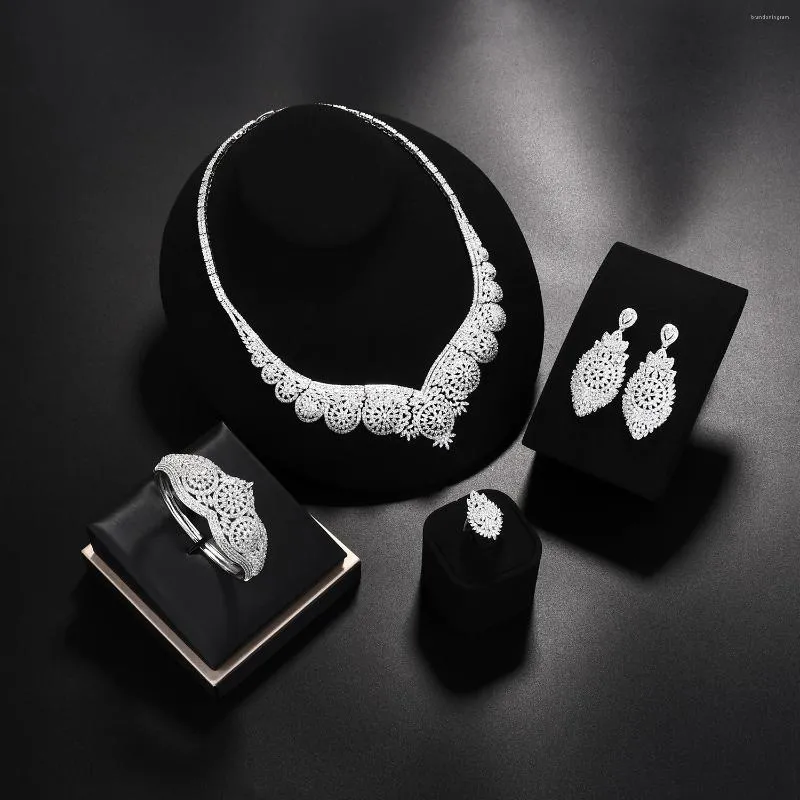 Ensemble de boucles d'oreilles et collier, bijoux de fiançailles, accessoires de mariage, cadeaux de mariée, mode luxe, quatre pièces avec zircone cubique incrustée