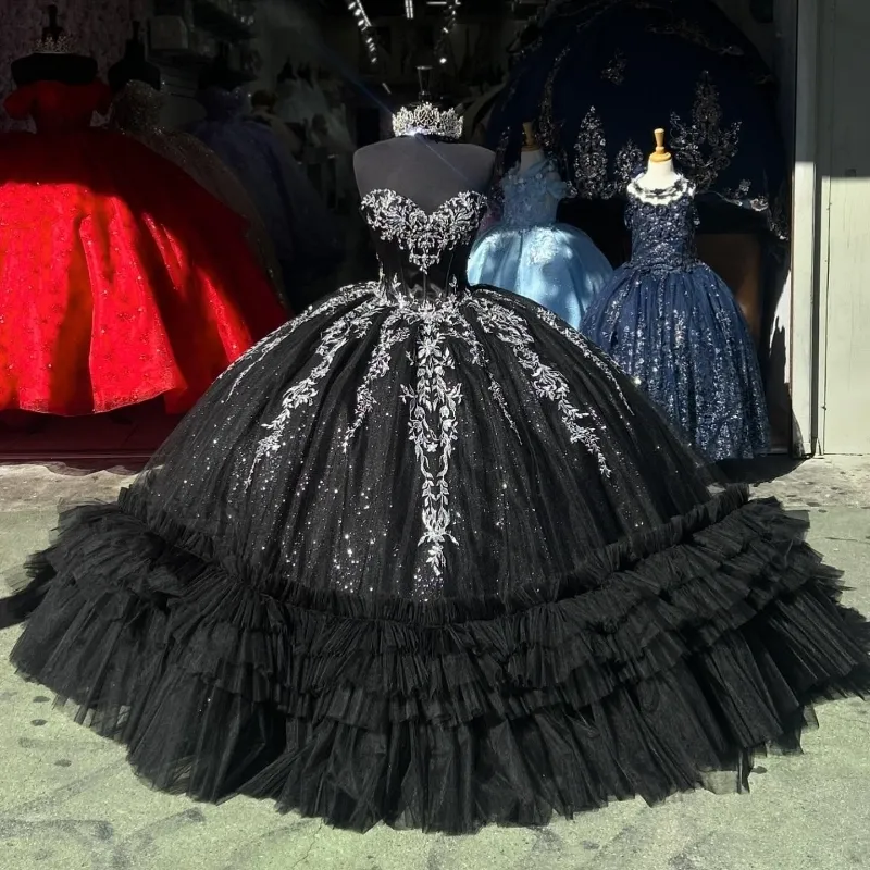 Черные блестящие платья Quinceanera с аппликациями на плечах и кружевными бусинами. Тюль-многоуровневое платье Vestidos De 15. Вечернее платье принцессы. Очаровательное бальное платье.