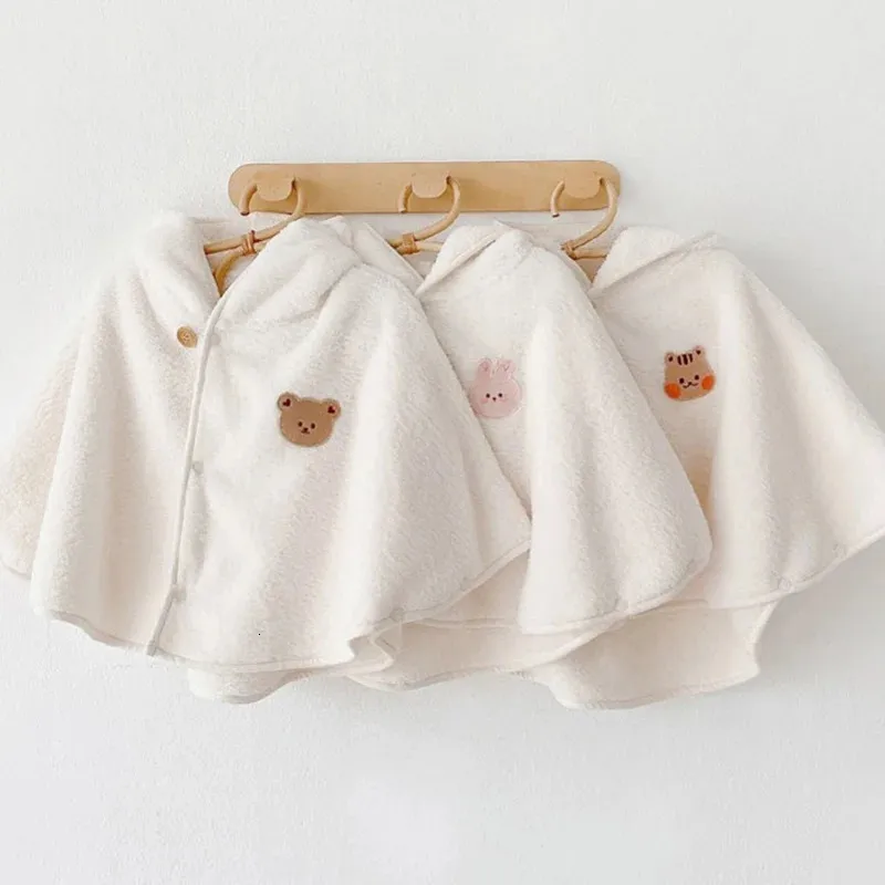 Mantello invernale con cappuccio per neonato Cappotto per bambina per neonato Capispalla antivento Coperta in velluto corallo per nato orso ricamato Abbigliamento per bambini 240122