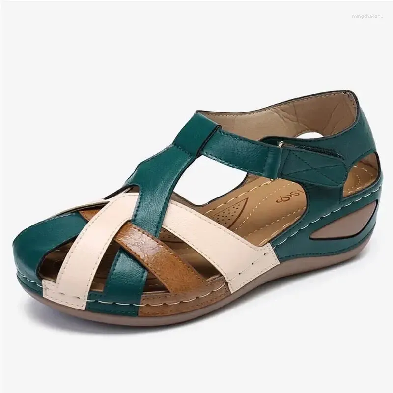 Klänningskor Kvinnor Sandaler 2024 Fashion Summer Round Toe Platform Wedge Roman Casual bekväm utomhus Kvinnlig strand plus storlek