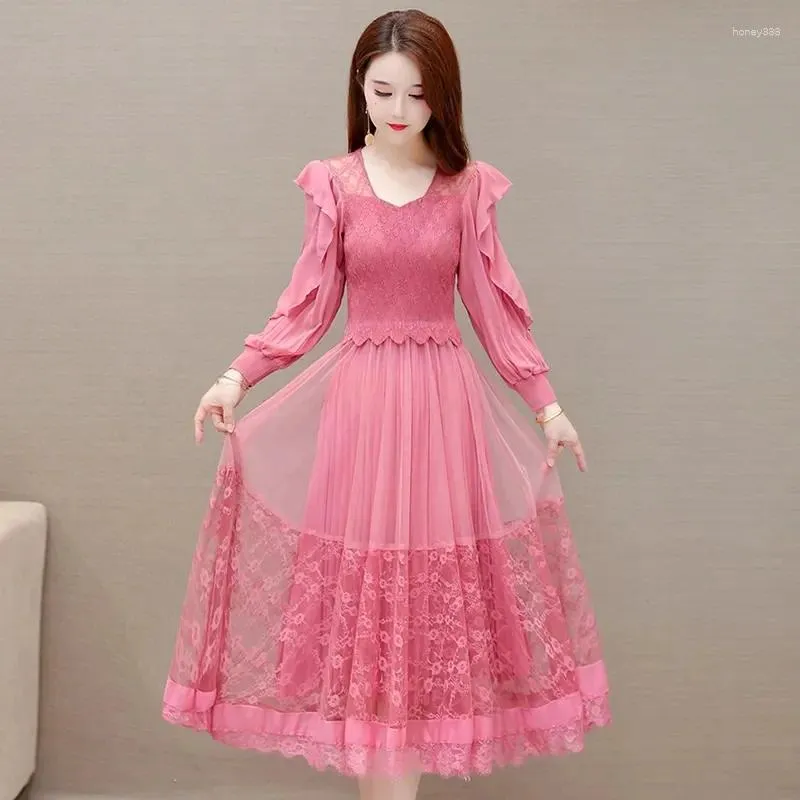 Casual klänningar högkvalitativ modeklänning rosa 2024 Vår- och höstkvinnor långärmad svart fransk mesh spets elastik