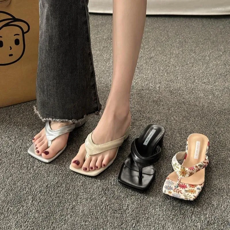 Slippers Rubber Flip Flops Shoes Woman 2024 Female Square Heel Luxury Slides Low Hawaiian Block Summer Designer Beach Rome S