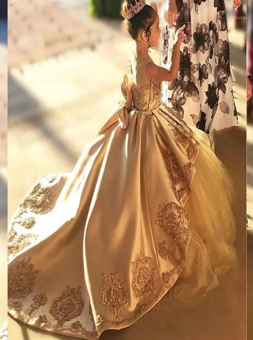 Girl039s klänningar högkvalitativ första nattvardsgång Kids Evening Ball Gown Gold Applique Bow Girls Pageant Dress Satin Tulle Flower G9164112