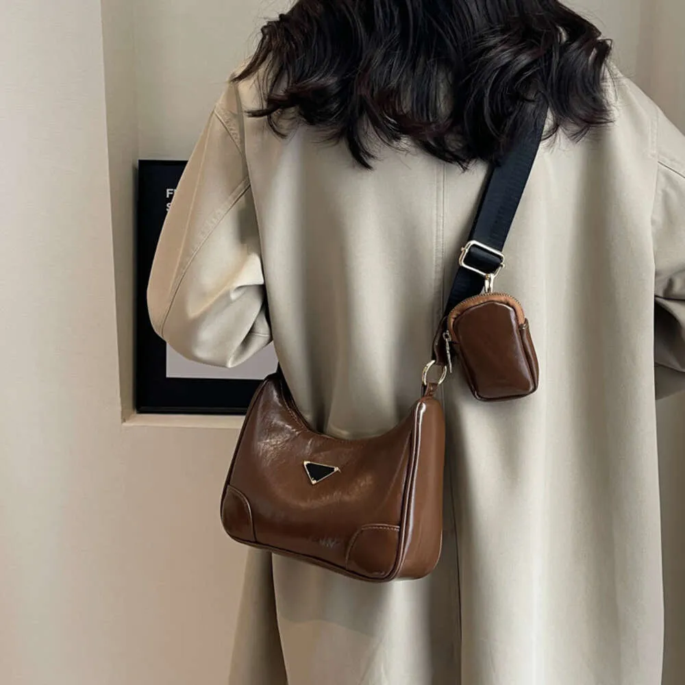 Oil Wax Leather Women, 2023 Autumn and Winter New High-end Dumpling Commuting Shoulder Bag, Underarm Bag for Outings 75% factory direct sales
