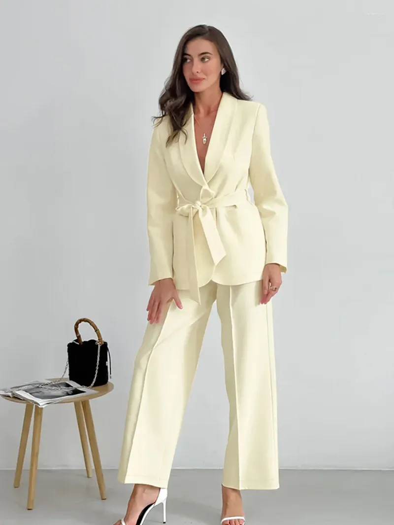 Tweedelige damesbroek Tesco Frans pak Witte blazer en broek met wijde pijpen Sjaalkraag Veterjasje Broekpak Elegante dame Outfits 2