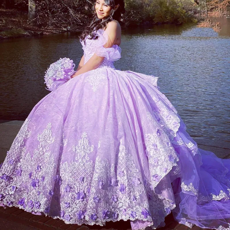 Luxury lila quinceanera klänningar älskling sequind applikationer blommor puffy vestidos de 15 quinceanera prinsess boll klänningar