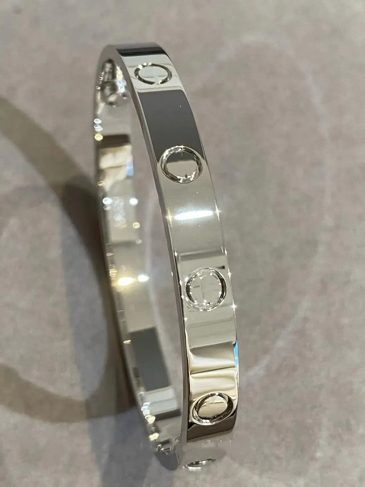 2024 Luxury Classic Thick Gold Bracelet Designer Bracelet with Diamond Women's Top notch V-shaped Gold 18k Silver Bracelet Open Wedding Jewelry Boxq6 Best quality