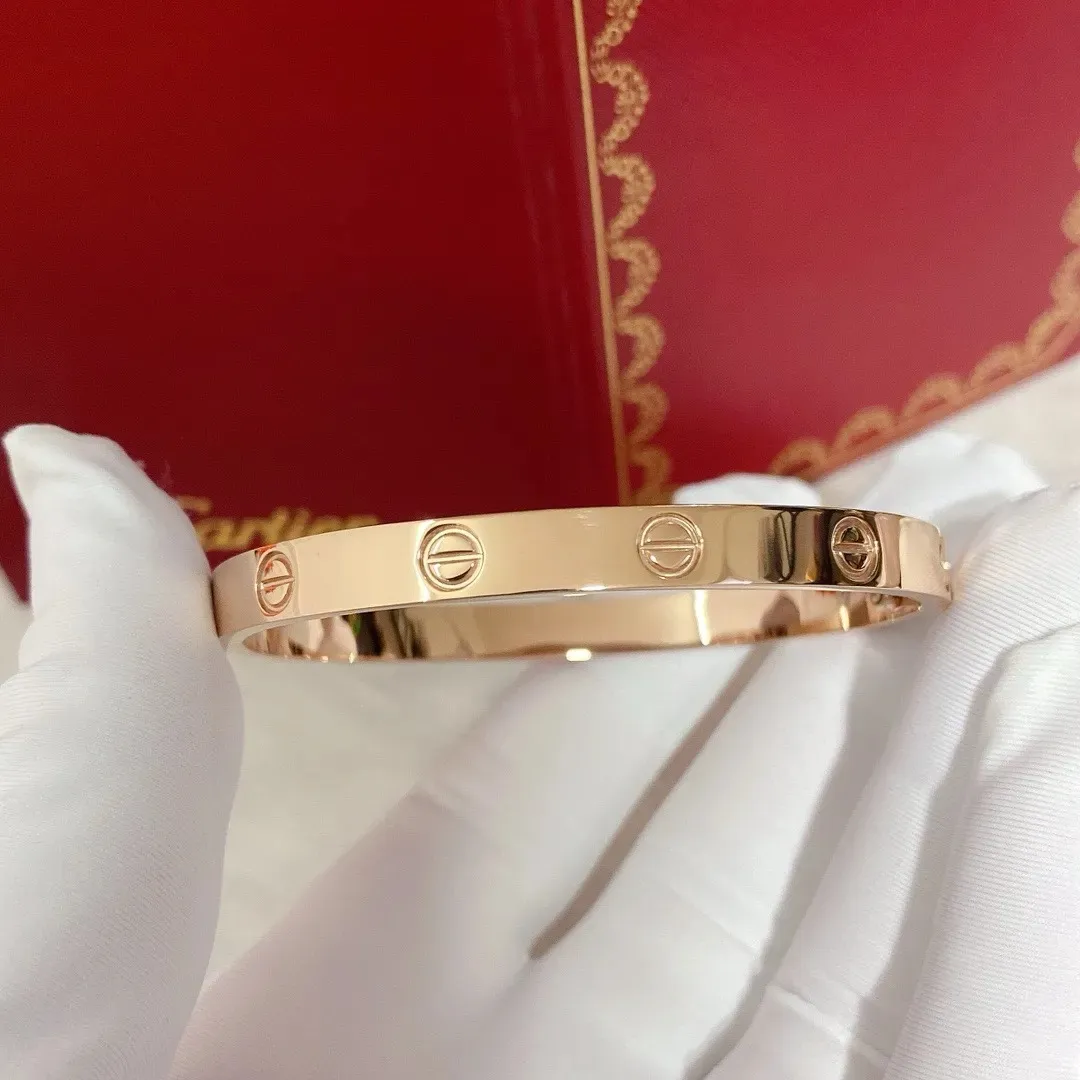 2024 Bracelet de luxe classique en or épais avec diamants pour femmes, bracelet en argent 18 carats en forme de V, boîte à bijoux de mariage ouverte, meilleure qualité