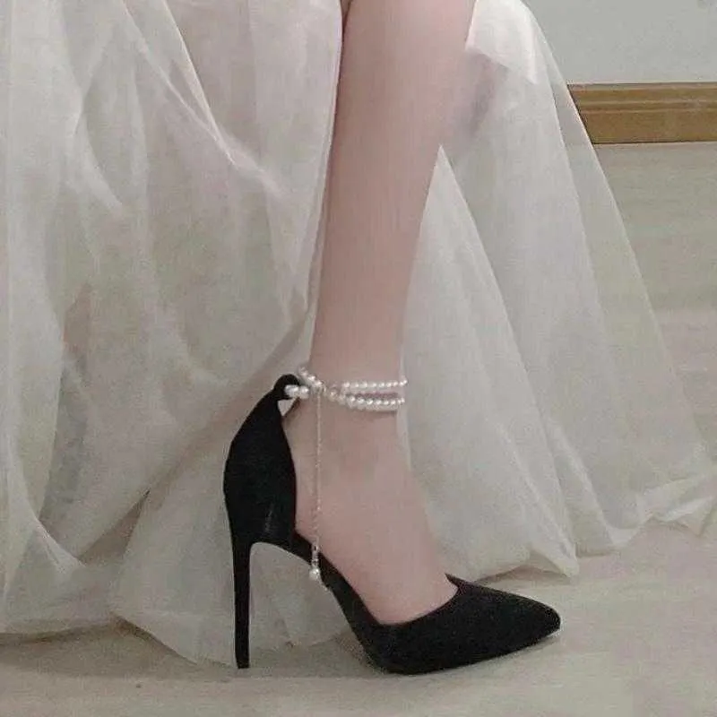 Lady Dress Shoess عالية الكعب أحذية سوداء ومذهلة للعام الجديد من العمر هدية لؤلؤة لؤلؤة رقيقة الكعب تصميم Sexy French Sandals