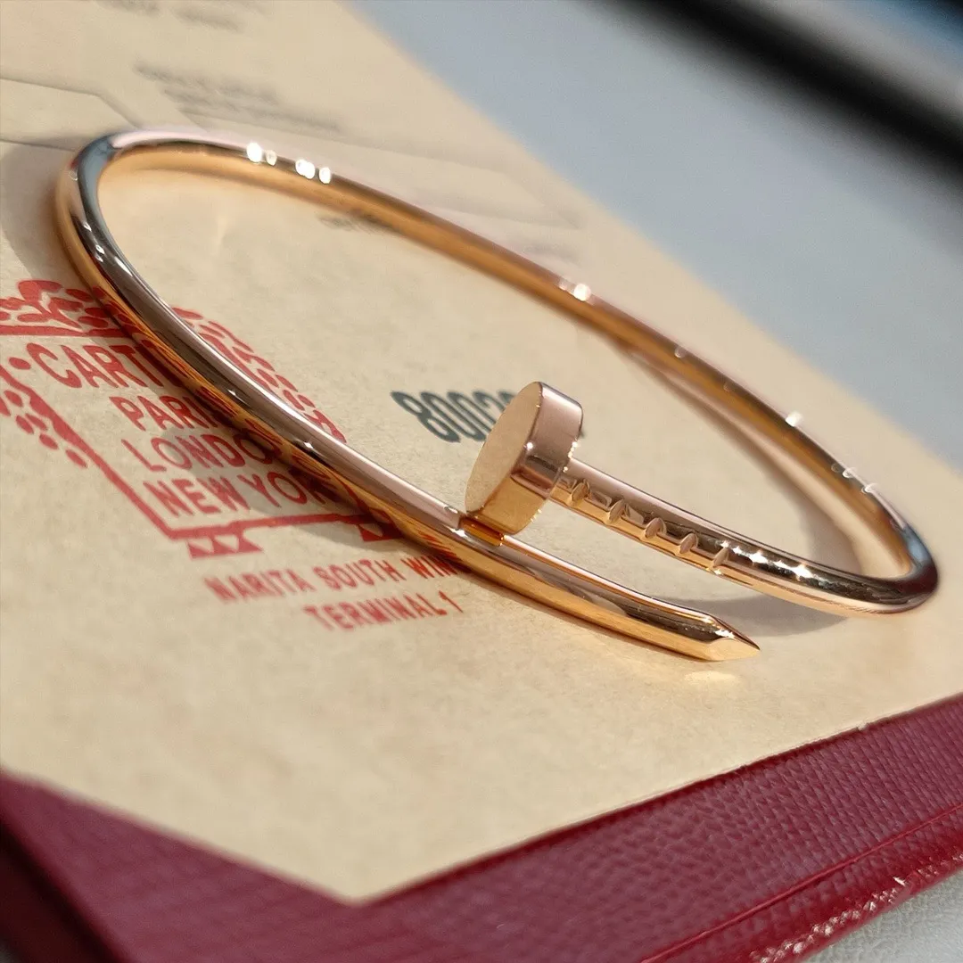 2024 Thin Nail Elastic Bracelet for Men and Women's Designers Pure Sier Top V-shaped Gold Lightweight High End Diamond Box Braceletq2