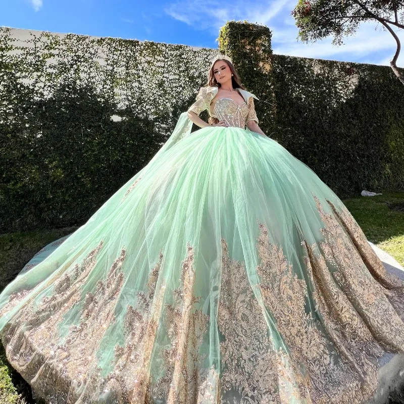 Зеленое бальное платье принцессы с квадратным вырезом, платья Quinceanera, вечерние платья знаменитостей, расшитое бисером, золотые аппликации, кружевное платье из тюля, Vestido 15 De