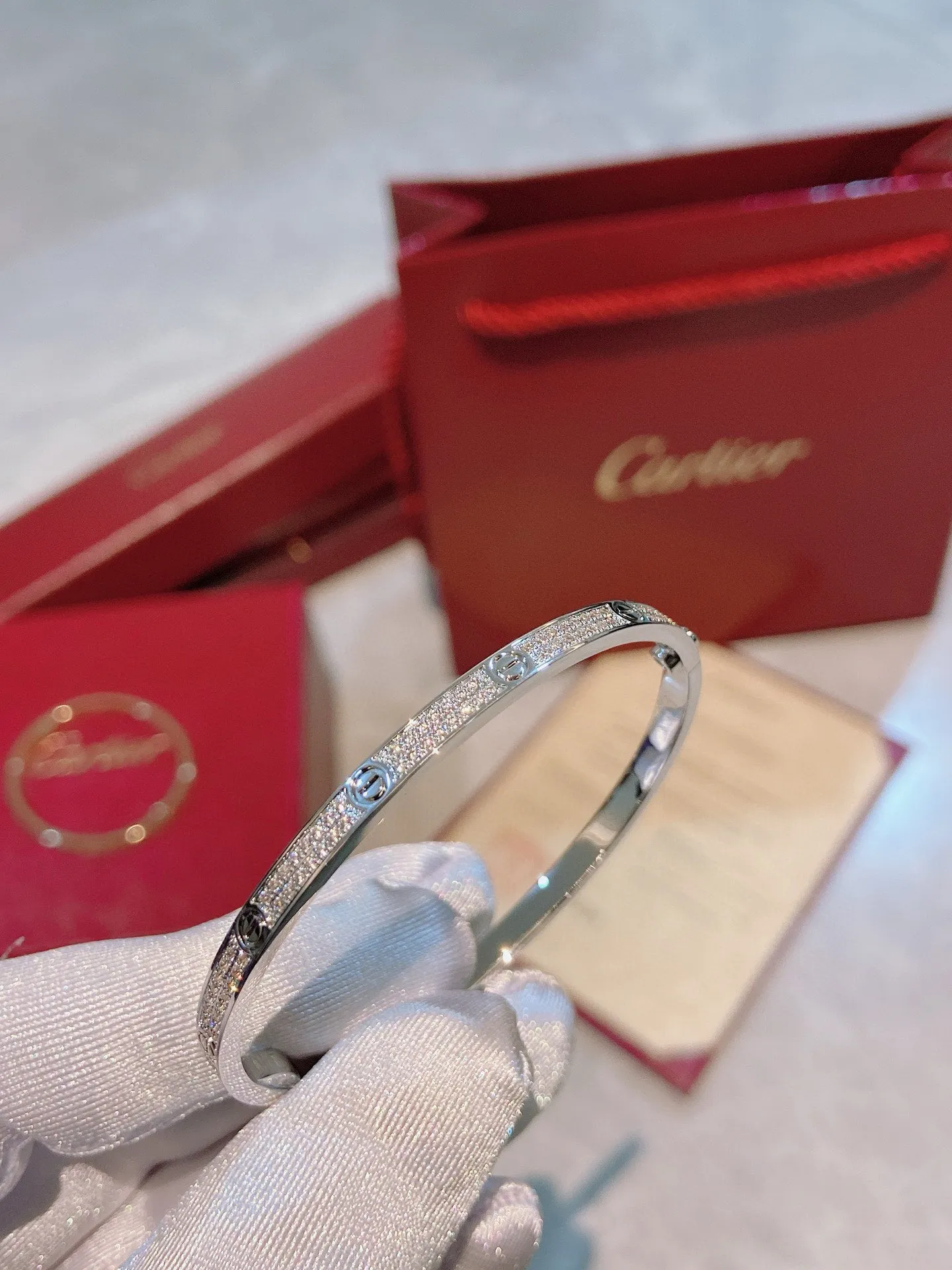 2024 Quality Thin Narrow Edition Rose Designer Women's Diamond Top V-shaped Gold Sier Bracelet Open Wedding Jewelry Box Q4