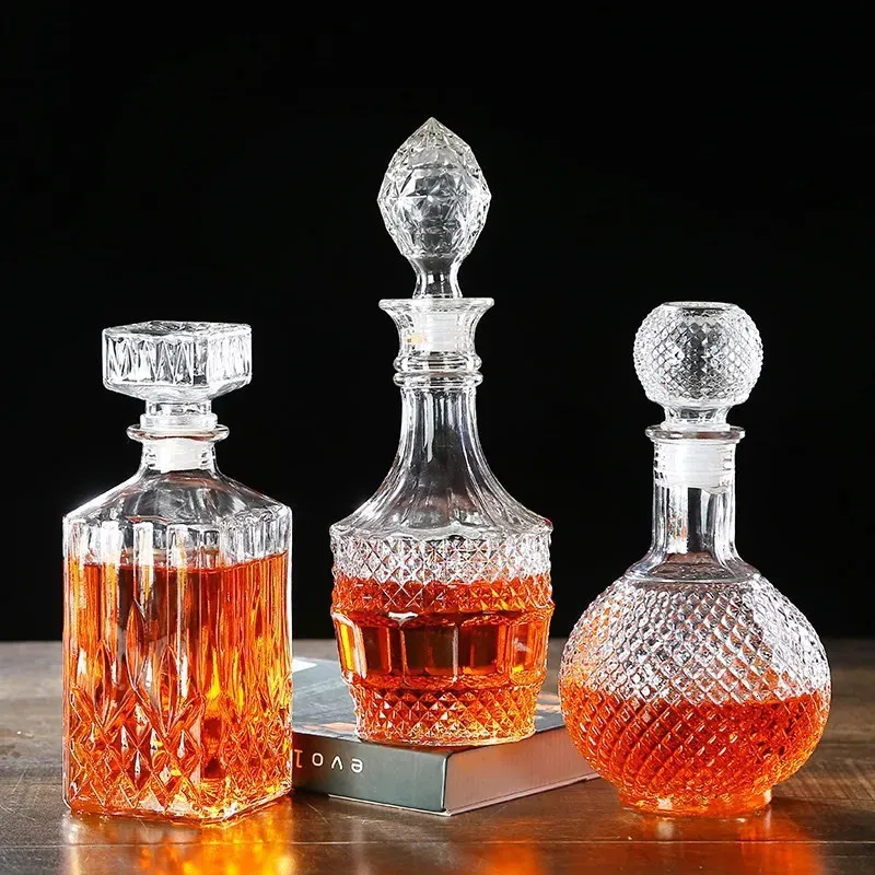 Novelty design multi styles barware wine glass bottle 250-1000ml lead-free glass whiskey decanters for Liquor Scotch Bourbon 240123