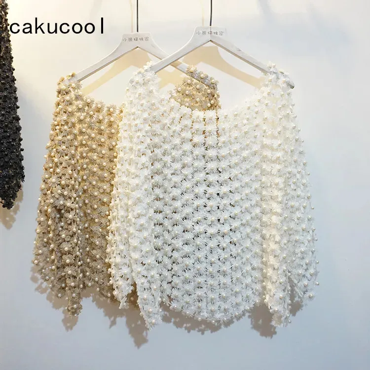 Cakucool Women Luxury Pearl Beading Blouse Gold Lurex lace Hollow OutかわいいシャツフレアスリーブエレガントなBlusa Pullover Femme 240202