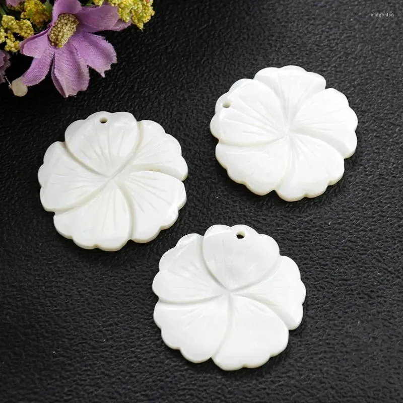 Encantos 38mm amor coração flor flatback pingente natural branco mãe de pérola concha mulher colar brinco balançar peças de jóias