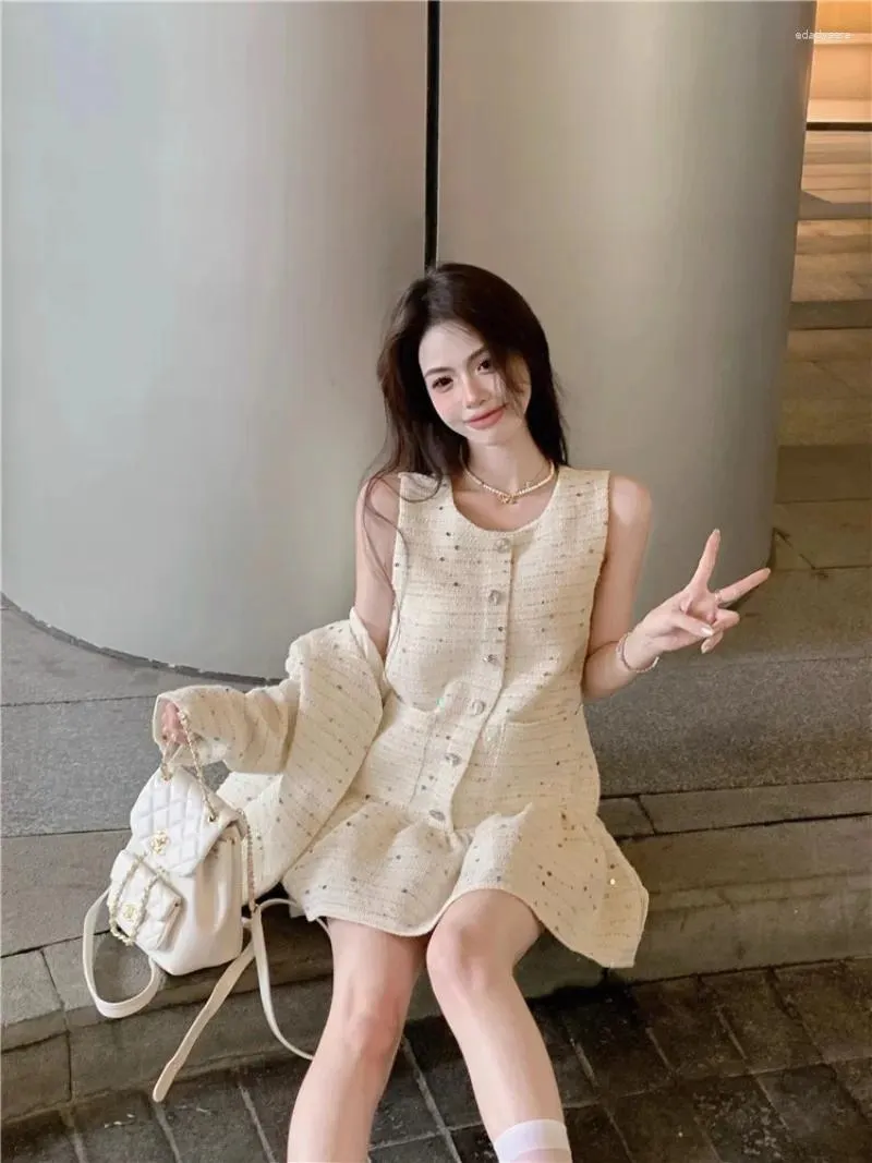 ワークドレス気質ビーズノースリーブドレスコート2ピースセット女性韓国のoneckフレグランスウエストa-lineふわふわしたスカートソリッドスリムスーツ