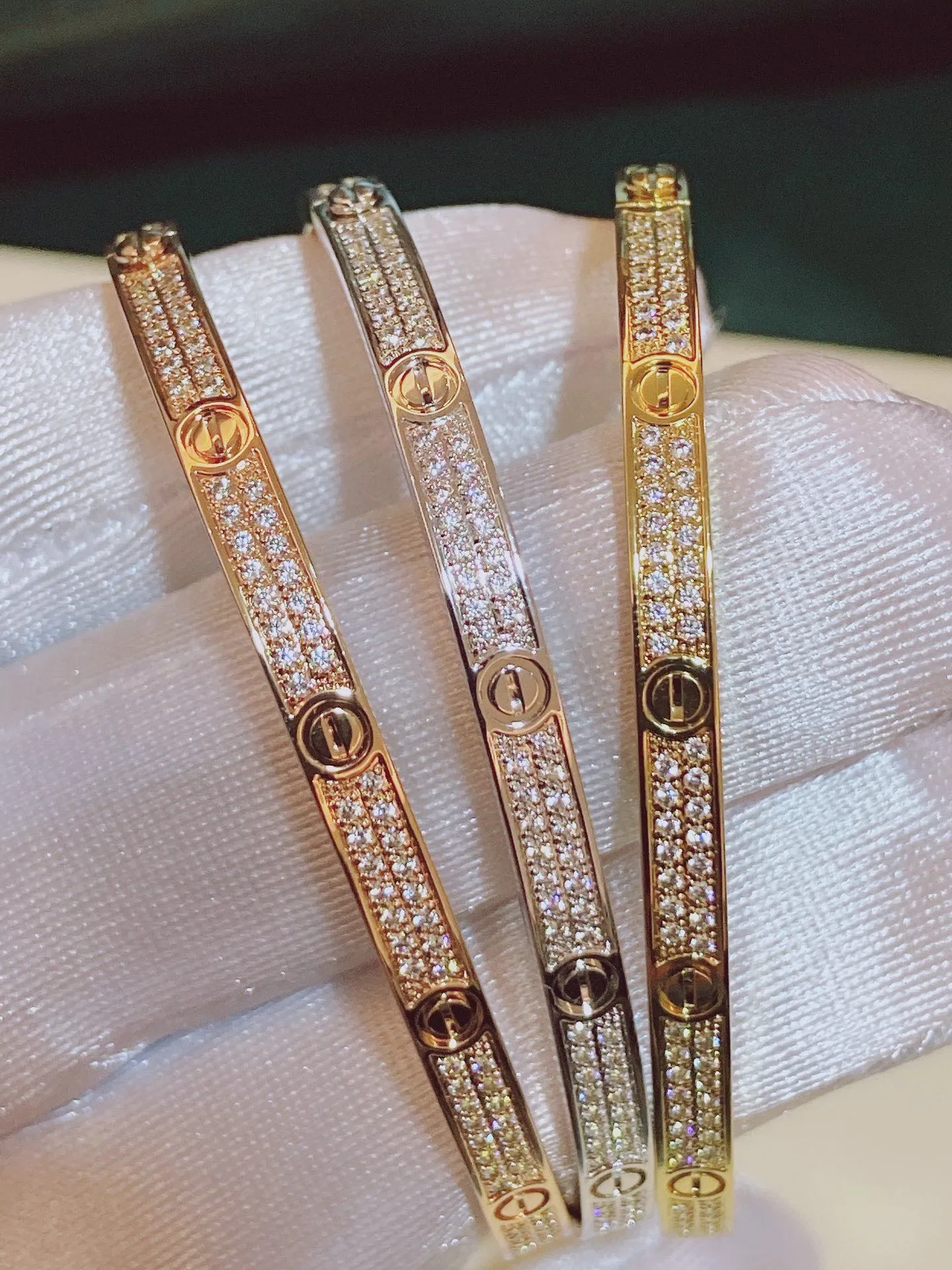 2024 Top qualité mince édition étroite bracelet or rose designer bracelet diamant femme haut en forme de V or 18 carats bracelet en argent ouvert boîte à bijoux de mariage Q1
