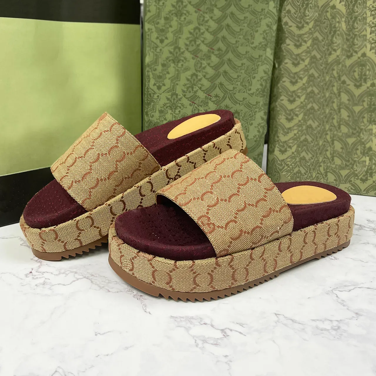 Designer Sandaler Kvinnor Tjock Botten Luxury Rubber Slides Platform Slippers of Women Slides Flat broderi Tryckt Jelly Rubber Slides Sandaler Läder