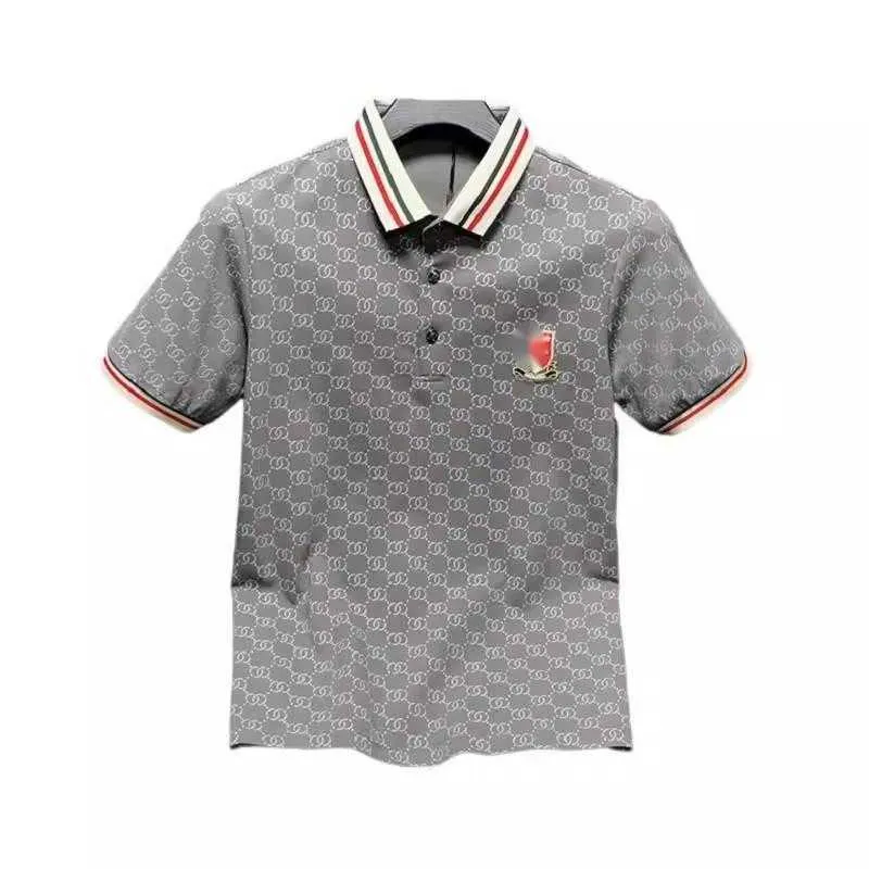 Design broderad tryckt poloskjorta med krage för mäns sommarföretag och fritid kortärmad t-shirt, lärares mäns T-shirt, high street randig poloskjorta