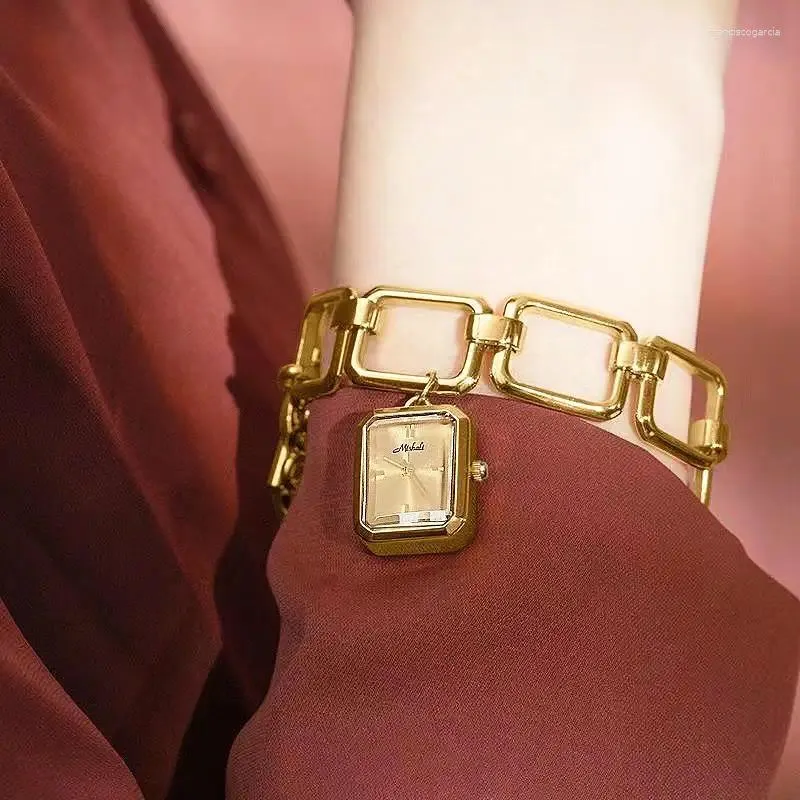 Armbandsur vintage kedja högkvalitativ medeltida smycken guldpläterad armband kvarts kvinnors klocka lyx personlig mode lady gåva