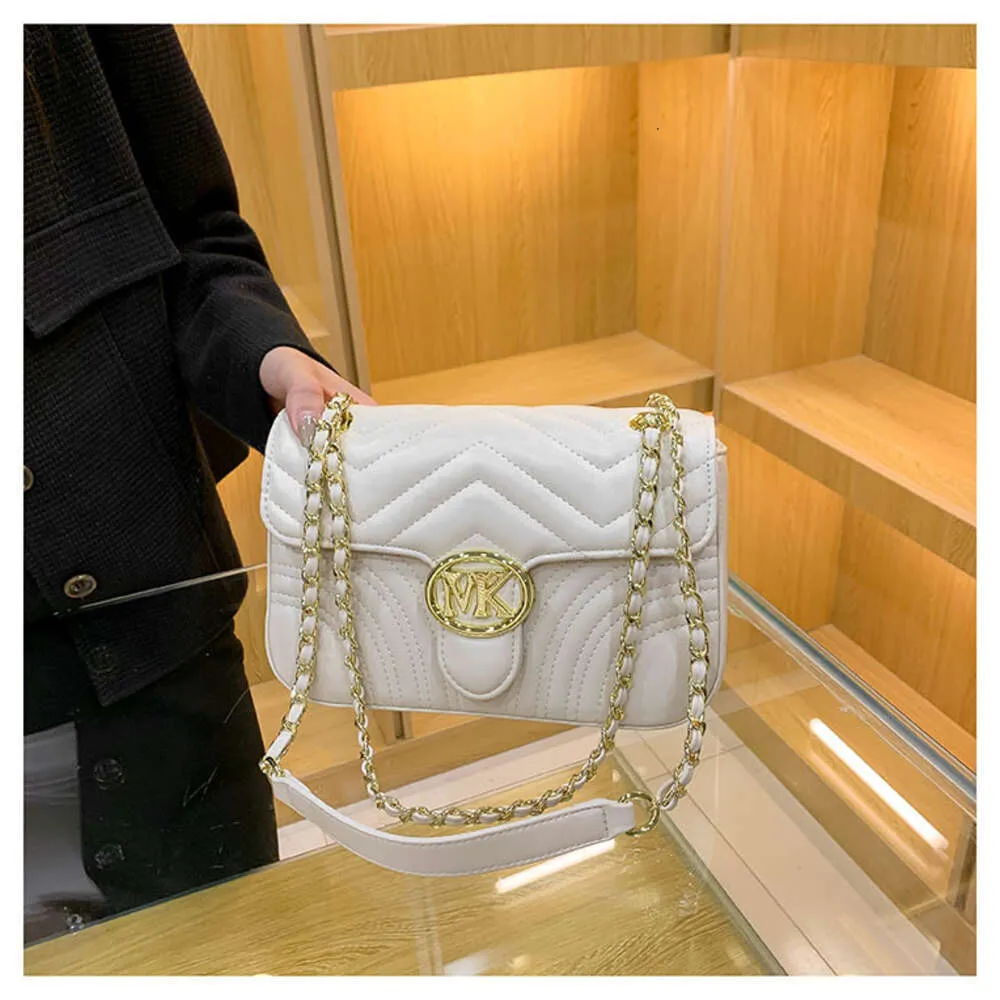 Lingge Chain New Fashion Summer One Shoulder Underarm Women s mångsidig crossbody Small Square Bag Factory Direct Sales