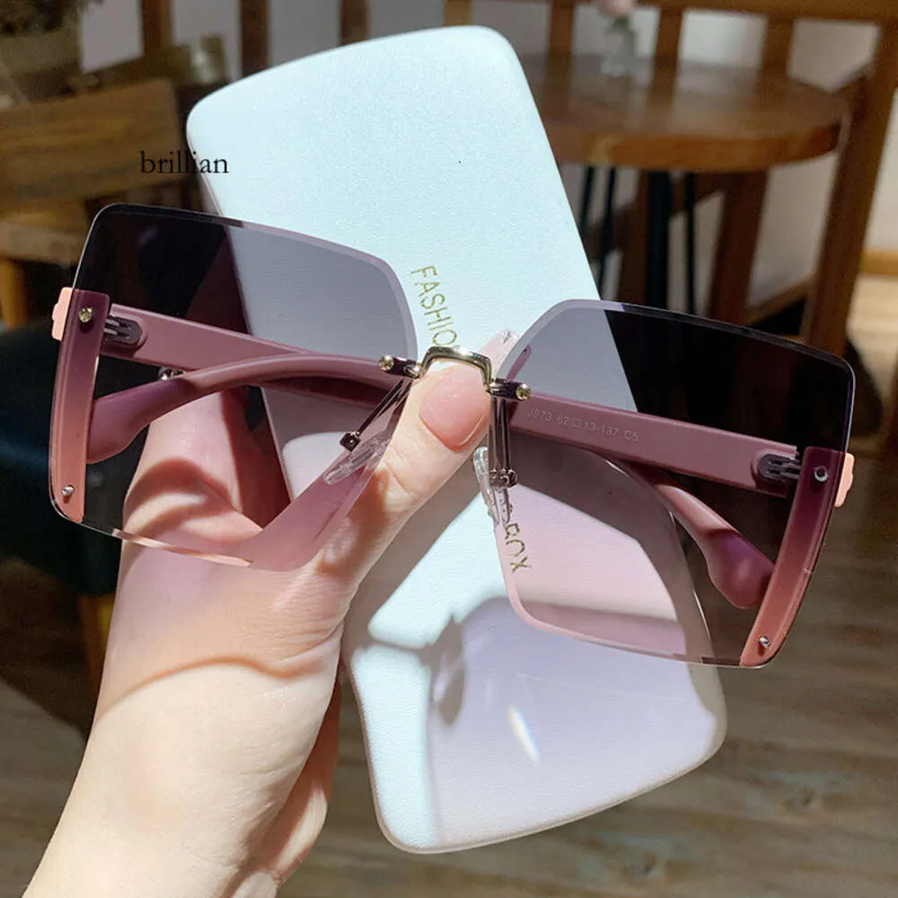 glasses Nouvelle version coréenne des lunettes de soleil de protection solaire à la mode et personnalisées pour femmes adultes, grand cadre tendance, polyvalentes pour l'extérieur TM873