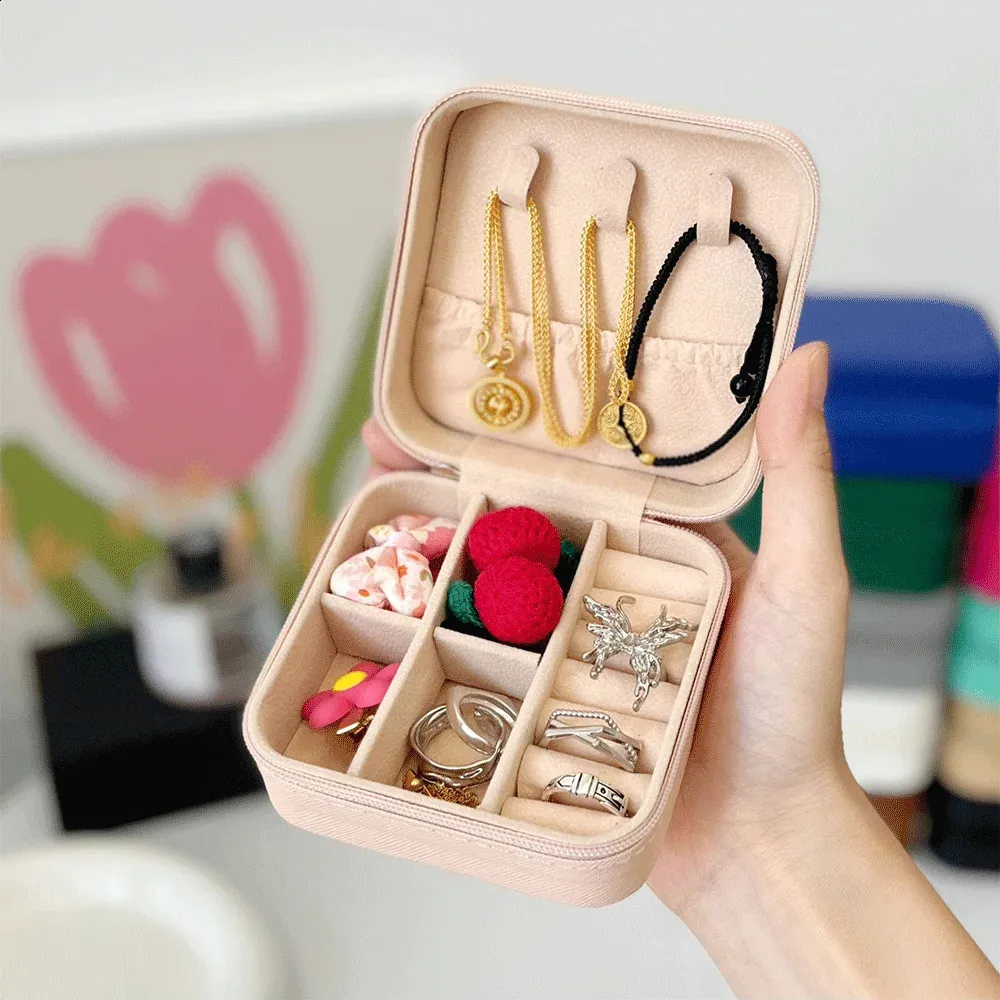 Travel Mini Jewelry Box Storage Ring Halsband Läppstift gåva till brudtärnor 240124