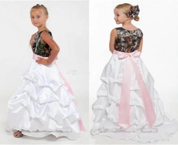 Vit skog camo blomma flickor klänningar för bröllop 2k16 poofy tjej satin prinsessa barn skönhet flickor tävling klänningar rosa bow sa2131634