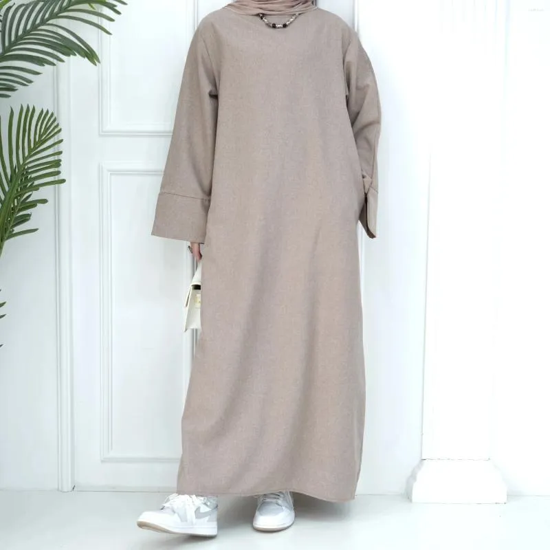 Ethnische Kleidung, lässig, Abaya, dünner Stoff, lockere geteilte Ärmel, langes Kleid, Seitentaschen, bescheidener Kaftan, muslimische Hijab-Robe, islamische Kleidung