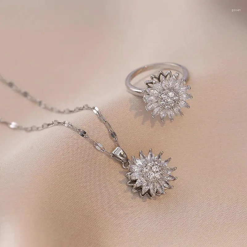 Collana Orecchini Set Rotante Anello Girasole Pendenti Collane Clavicola Per Donna Catene In Acciaio Inossidabile Zircone Bianco Da Sposa