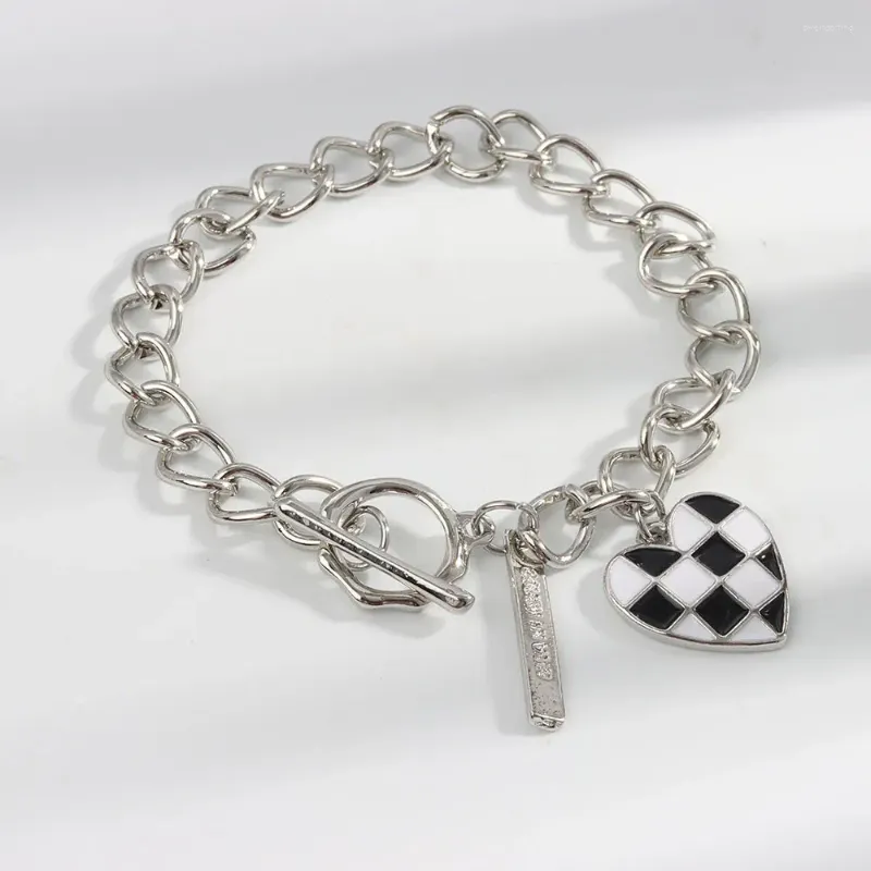 Braccialetti con ciondoli NBNB Arriva il braccialetto a catena con pendente a cuore per le donne Regalo di gioielli a mano per feste di moda per ragazze di colore argento alla moda
