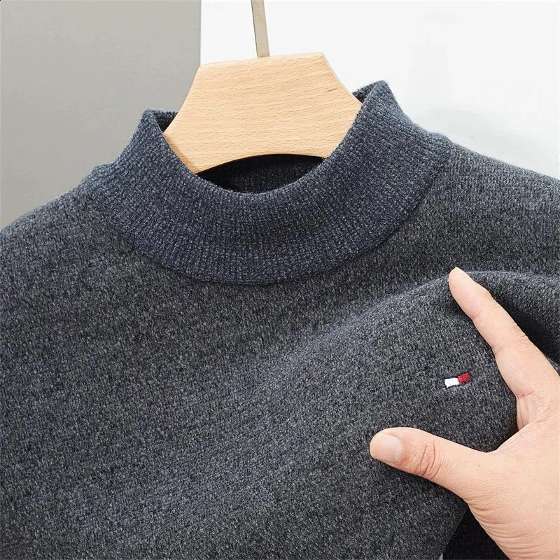 Märke broderi vinter halvturtleneck tröja oneck lös ungdom mode urban enkel varm mjuk tjock jumper män kläder 240123