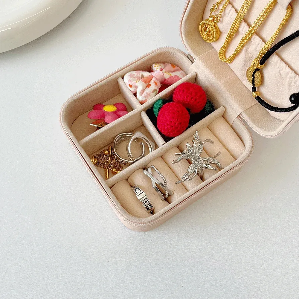 Travel Mini Jewelry Box Storage Ring Halsband Läppstift gåva till brudtärnor 240124