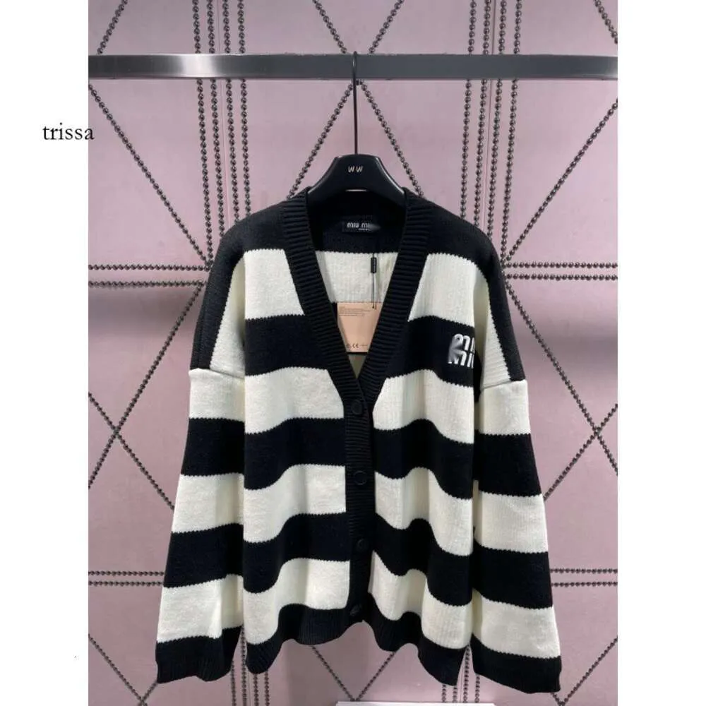 designer t shirt Autumn/winter New Fashion Embroidery Letter Temperament Academy Style Slim and Versatile Striped Knitted Sweater