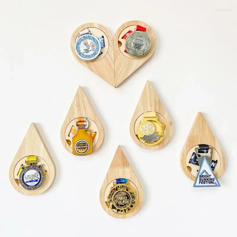 Płyty dekoracyjne Wyświetlacz Medal Holder - 1 pakiet kombinacji plastra miodu stojak sześciokątny drewniany wieszak na sport