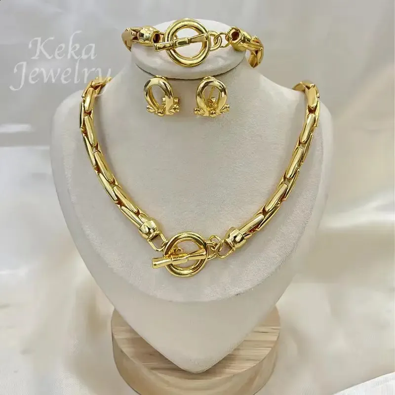 Set di gioielli Dubai 3 pezzi Set di orecchini di collana di braccialetti per le donne Placcato in oro 18 carati Catena a maglie Decorazione Accessorio di moda per matrimonio Regalo 240202