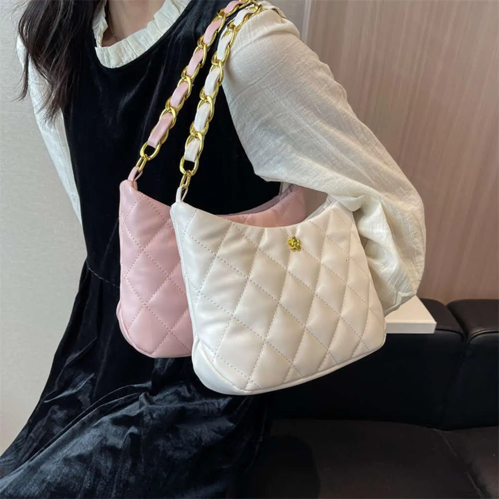 Cadena Lingge para mujer, nueva moda y bolso de moda, bolso de hombro con textura única, venta directa de fábrica en las axilas