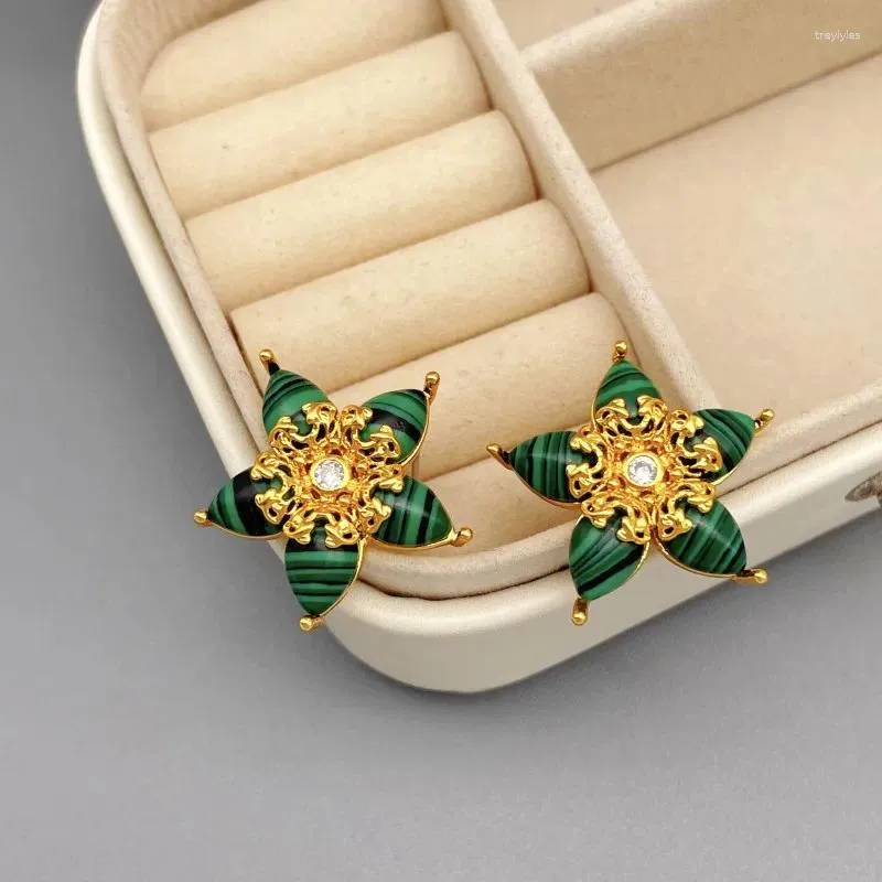 Brincos de garanhão retro moda irregular forma de estrela incrustada pedra de pavão verde para mulheres chapeamento de luxo 18k sentido de ouro