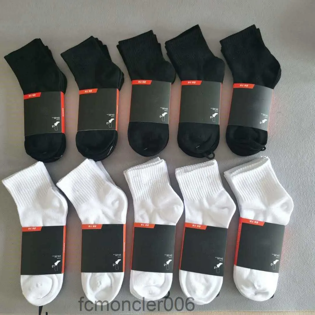 Mens Socks 12 Par Classic Black White Women Män högkvalitativ brev Båt Bomullssporter Ankel Sock Elastic Elzx