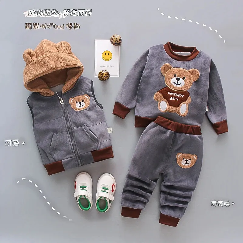 Autunno Inverno Neonato Capispalla Vestiti Ragazza del bambino Abiti Set Bambini Bambini Cartoon Orso Top Pantaloni 3 pezzi Abiti caldi 240131