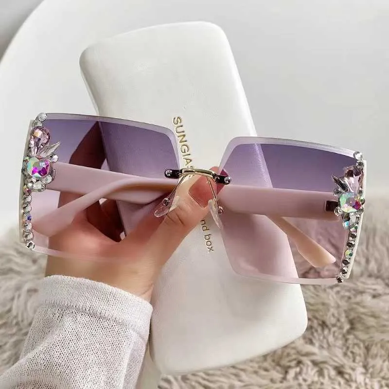 Designer diamond-encrusted Europe and the United States ladies large frame crossover edge highlights high-grade women's sun protection UV protection sunglasses