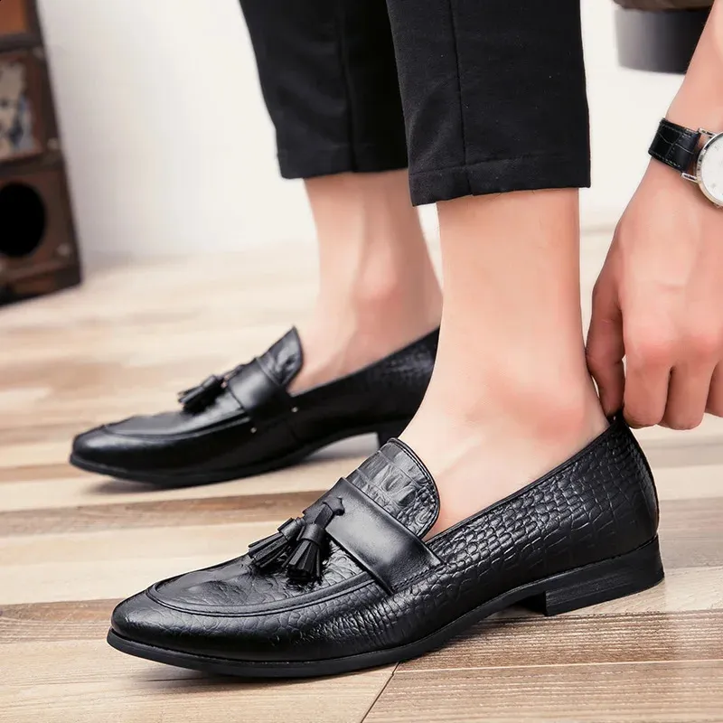 Men Casual Skórzane buty marka Moccasin Oxfords Driving Mokessy Moccasins Sukienka do włoskiego frędzla 240202