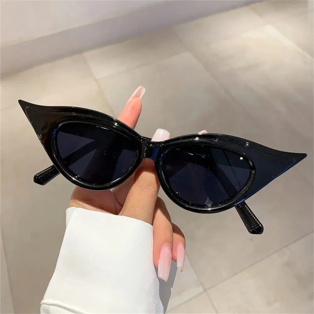 2024 Luxury Band Fashion Y2k Sexy Cat Eye Sunglasses Womens Designer Snake Sunglasses Gradient Shadow Uv400 Oculo Glasses 240216