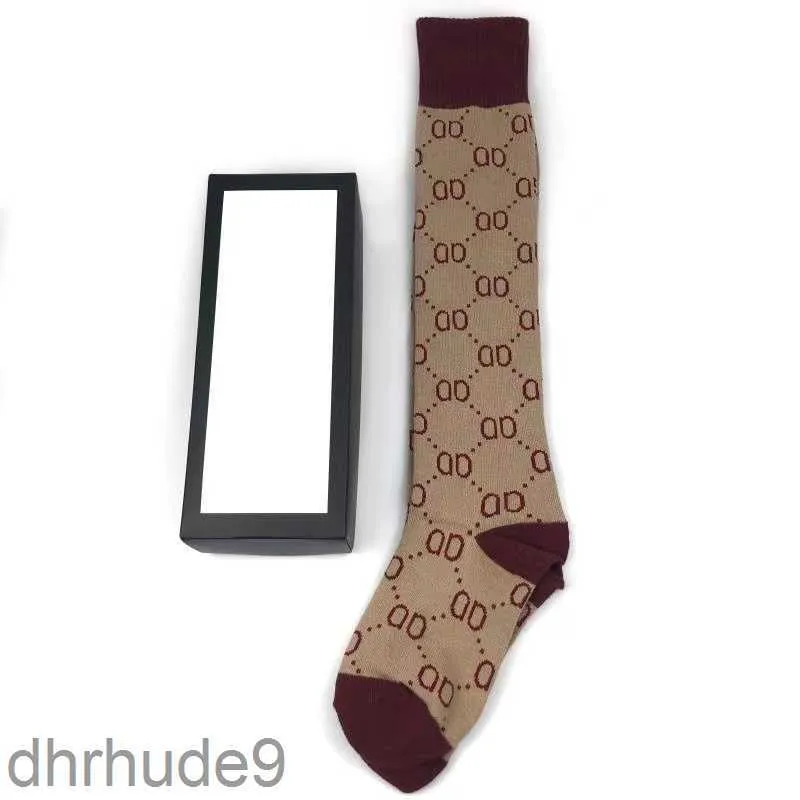 Strümpfe Designer Herren Damen Socken Wollstrümpfe Hochwertige Senior Streets Bequeme Kniebeinsocke mit Box UYZ9