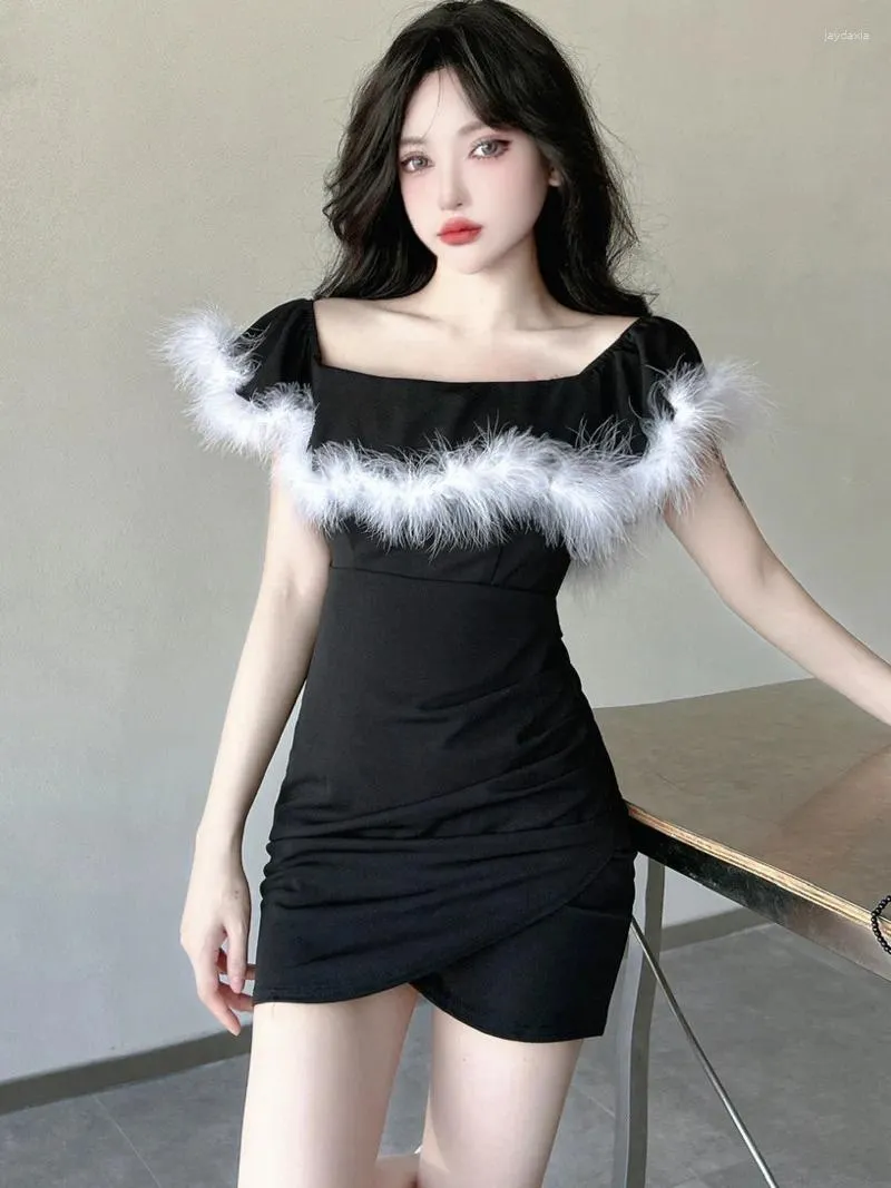 Sukienki swobodne womengaga slash szyja mini sukienka słodka moda koreańskie kobiety 2024 seksowne świąteczne rok fur elegancki 7ogrodz