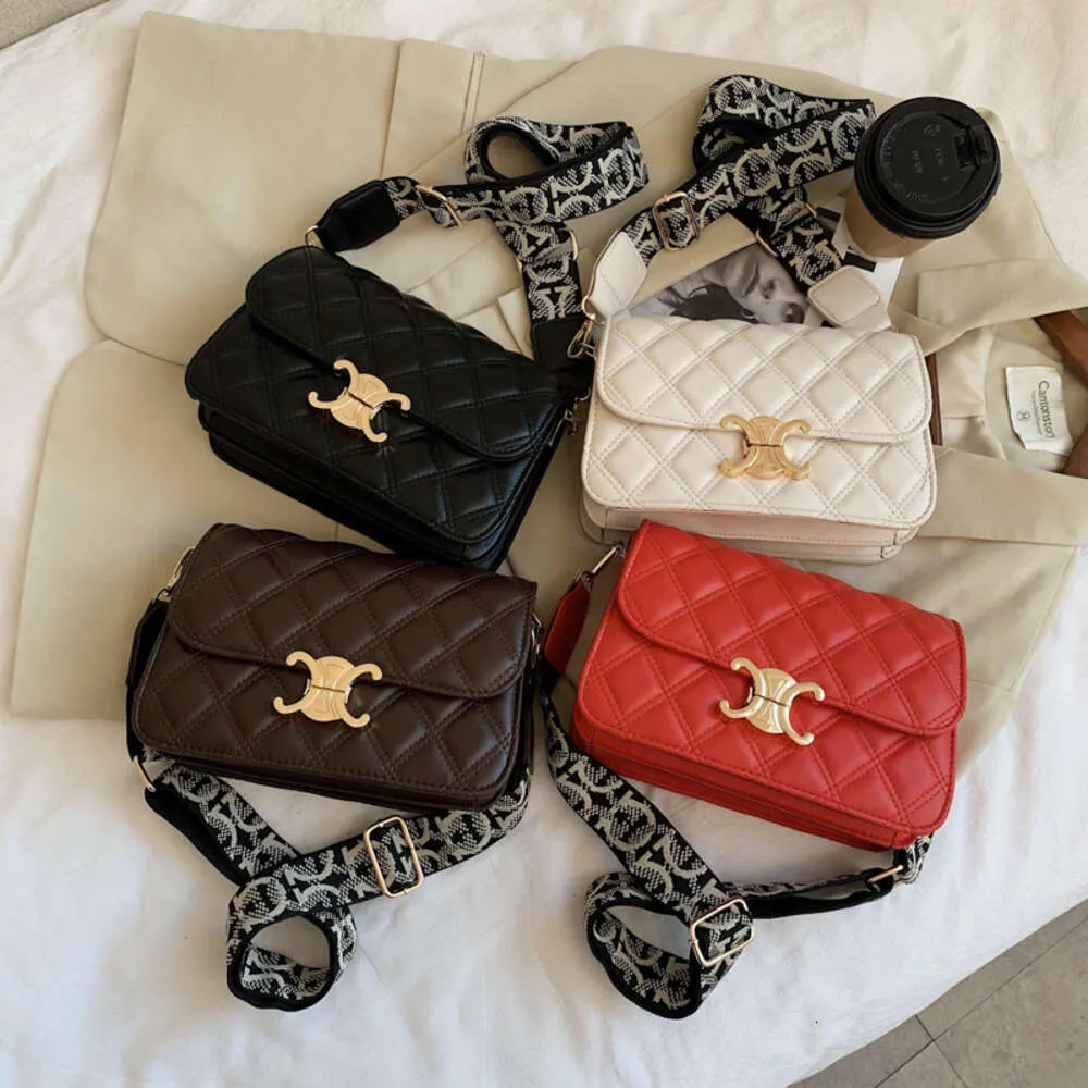 Nowe Lingge Women S Korean Edition i modne Instagram szerokie ramię Crossbody Bag Factory Sales Bezpośrednia Sprzedaż