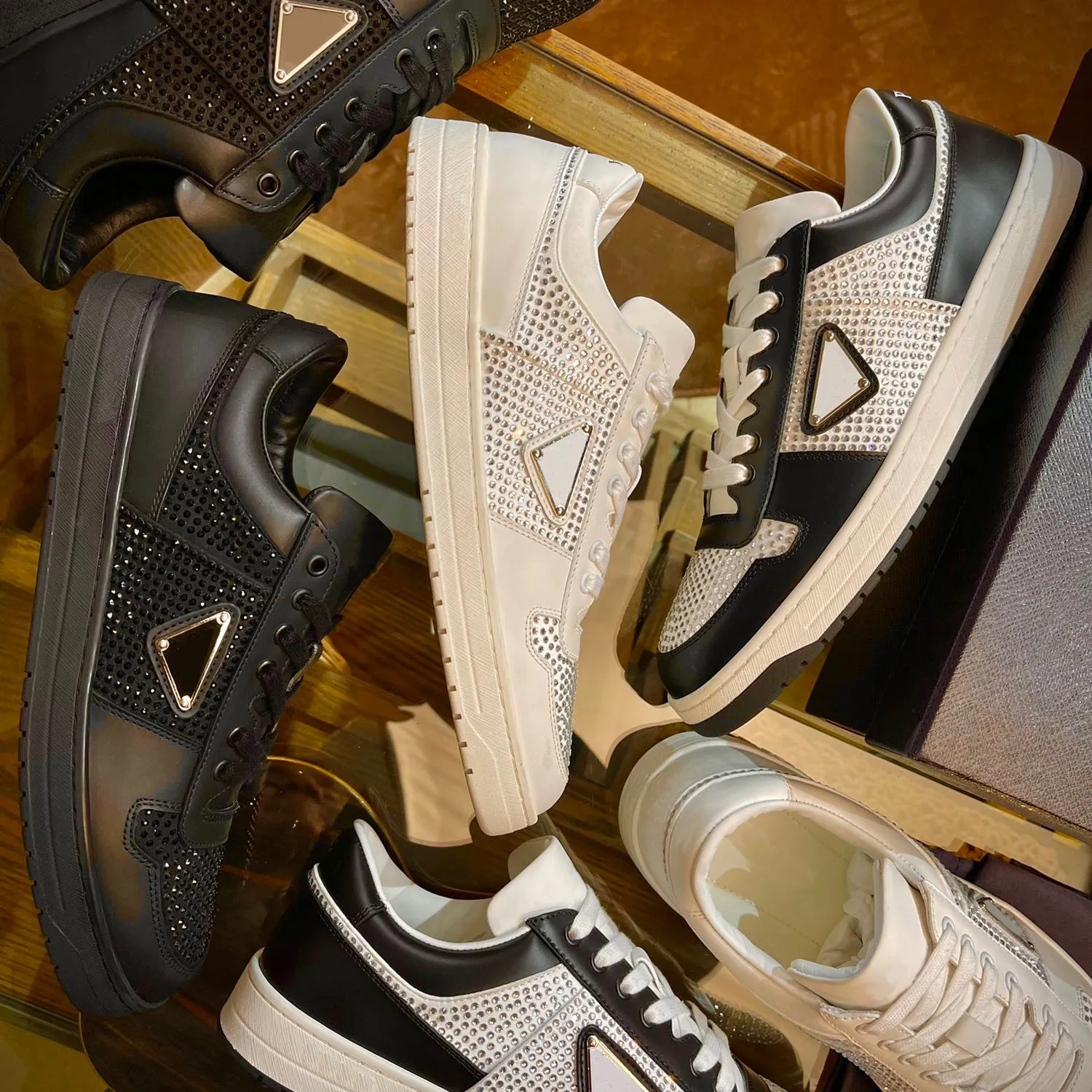 Designer sneaker schoenen Downtown leren sneakers met kristallen dames heren casual schoenen zwart witte driehoek platte schoenen lage trainer strass schoenen maat 35-45